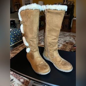 Women’s boots. Size 8M $19.00